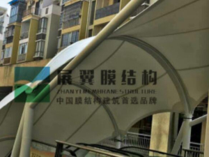 江西赣州室外电梯雨棚张拉膜工程